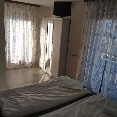 Gasthaus Krone Ubersaxen Chambre photo