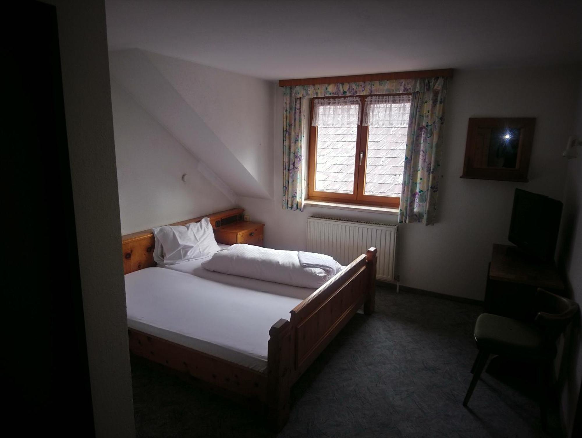 Gasthaus Krone Ubersaxen Chambre photo
